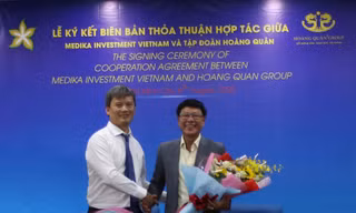 Lãnh đạo Medika Vietnam và HQC bắt tay đánh dấu sự hợp tác phát triển hệ thống bệnh viện quốc tế và dịch vụ y tế