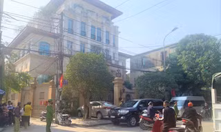 Công an khám xét nhà đại gia nghìn tỷ ở Nghệ An