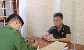 Bắt đối tượng lừa đảo rồi thuê người 'rửa tiền'