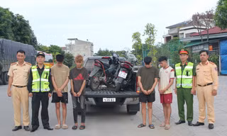 Bắt nhóm ‘quái xế’ có hành vi khiếm nhã các cô gái đi đường