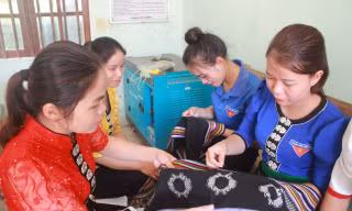 Lớp học văn hóa Thái miễn phí cho đoàn viên thanh niên