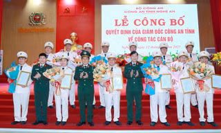 13 lãnh đạo cấp phòng, cấp huyện Công an Nghệ An xin nghỉ trước tuổi