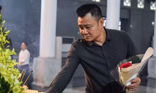 Lý do Nhà hát Kịch dùng hoa hồng tiễn đưa NSƯT Bùi Phương Nga