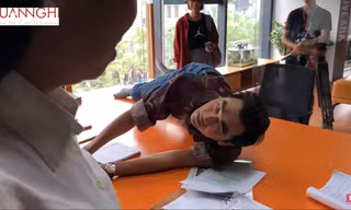 Xuân Nghị phải giả dại hòng giúp Nhiên câu giờ trong "Nhà trọ Balanha"