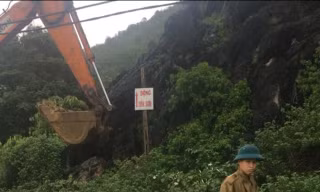 Ngang nhiên phá đường lên động Tiên Sơn