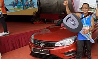 Một người nhận thưởng chiếc ô tô vì 13 người rút thăm trúng trước đó đều không có mặt