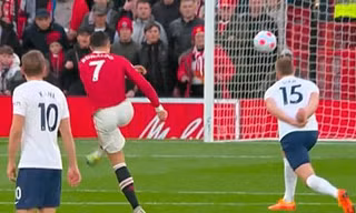 Ronaldo ghi bàn thế nào vào lưới Tottenham mà được gọi là “đẹp nhất trong nửa thập kỷ”?
