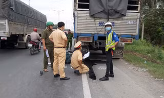 Tông vào đuôi xe tải dừng đỗ bên đường, một người tử vong tại chỗ