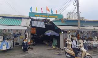 Tiểu thương ở chợ Phùng Khoang bức xúc vì bị 'vạ lây' vụ thịt lợn nhiễm dịch tả lợn châu Phi