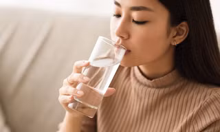 Những thói quen tưởng vô thưởng vô phạt nhưng lại vô tình trừ điểm sức khỏe của bạn