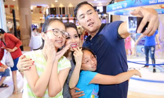 Gia đình Cẩm Ly nhí nhảnh selfie