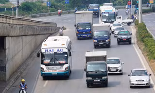 Tốc độ phương tiện trong đô thị vừa được nâng lên 1 năm nay lại được đề nghị giảm xuống. Ảnh: Sỹ Lực. 