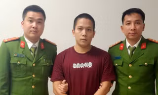 Bắt đối tượng truy nã quốc tế khi vừa nhập cảnh tại sân bay Nội Bài