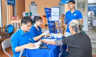 Sinh viên blouse trắng thắp sáng bản làng Bắc Kạn