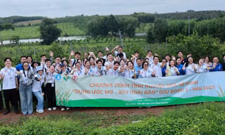 Du học sinh Việt hỗ trợ 'xóa nhà tạm' tại Bình Dương 