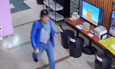 Người đàn ông buộc dao vào tay, tấn công loạn xạ trong siêu thị ở Hàn Quốc