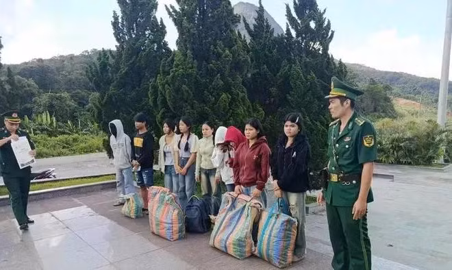 Trục xuất 9 người nước ngoài vượt biên trái phép vào Việt Nam