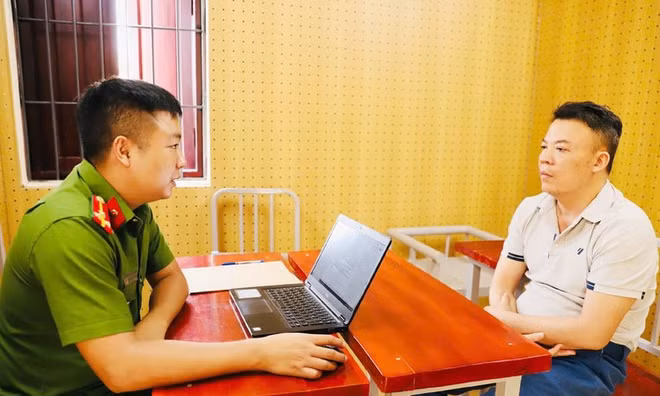 Giả danh lãnh đạo để 'can thiệp' vi phạm giao thông, rồi bắt tài xế chuyển tiền 'cảm ơn' 