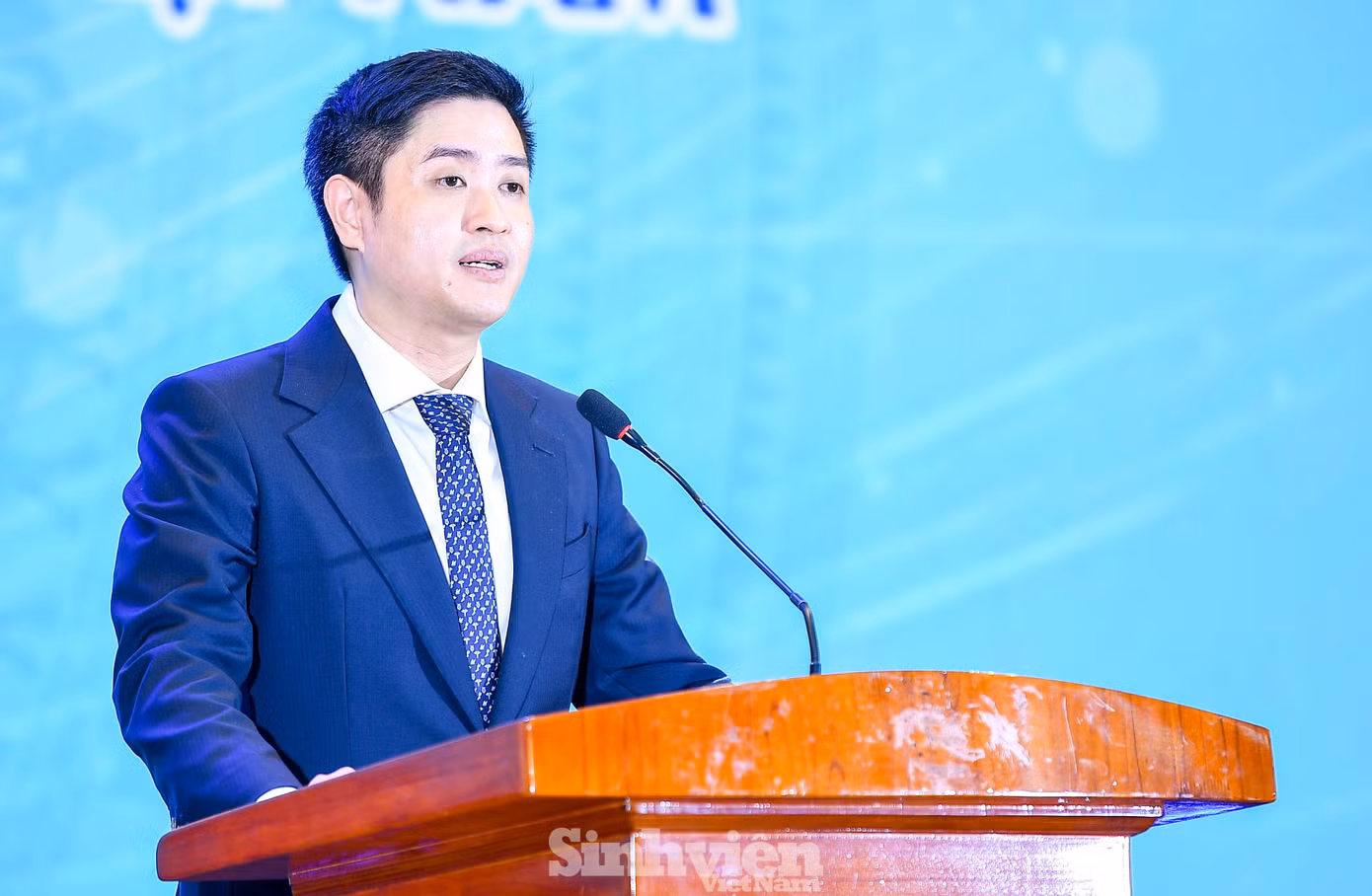 sv-sinh-vien-khoa-hoc-cong-ngheddt-2808.jpg