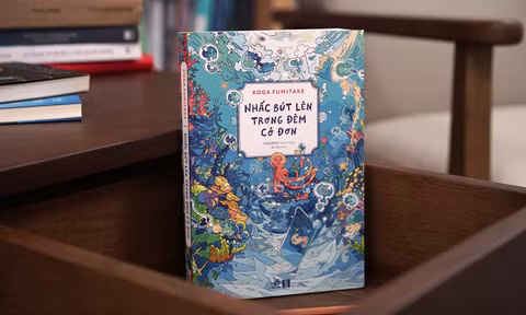 Nhấc Bút Lên Trong Đêm Cô Đơn: Những cảm xúc lơ lửng của tuổi trưởng thành