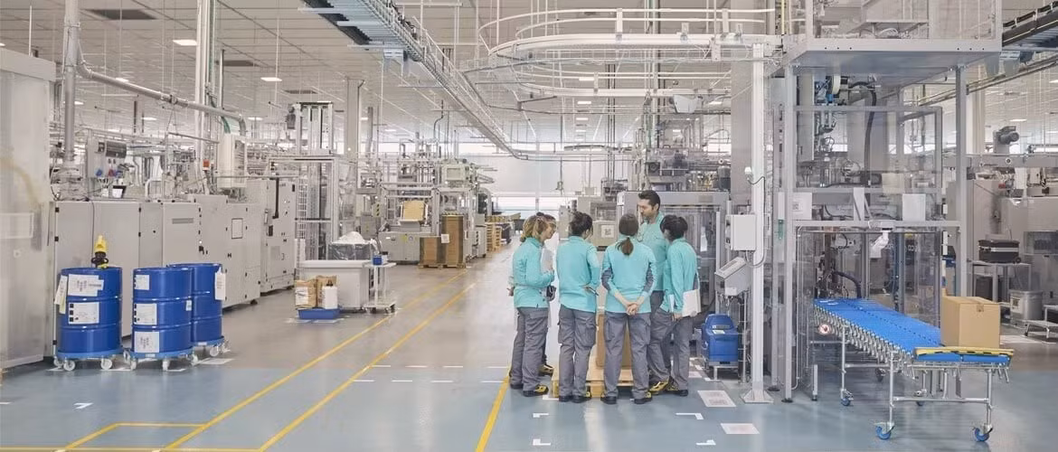 Bên trong một nhà máy sản xuất thuốc lá không khói hiện đại của PMI