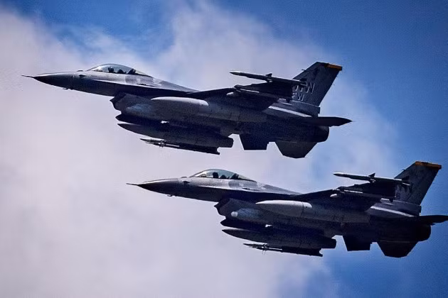 f-16.jpg