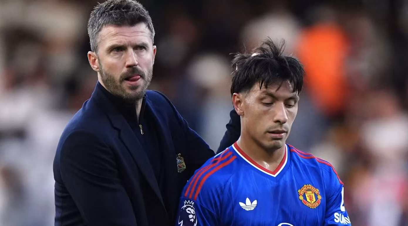 Lisandro Martínez không cho rằng việc thay đổi HLV sẽ giúp MU giải quyết tình hình (Ảnh: Sky Sports)