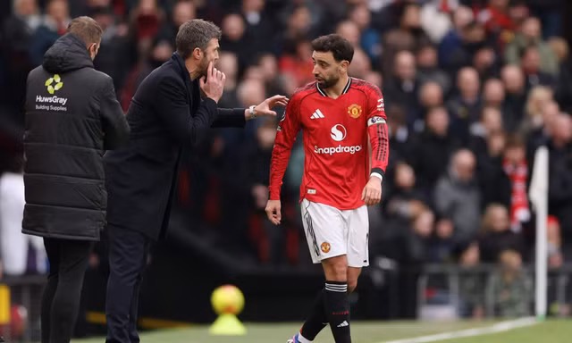 Man United ủng hộ Carrick hay chỉ trì hoãn điều khó tránh?