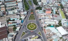 Người dân thuê xe xúc tháo dỡ nhà để mở rộng đường huyết mạch nối TPHCM - Tây Ninh