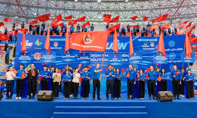 Thanh niên Hà Nội xử lý điểm nghẽn đô thị, hướng về xã biên giới trong chiến dịch Hè