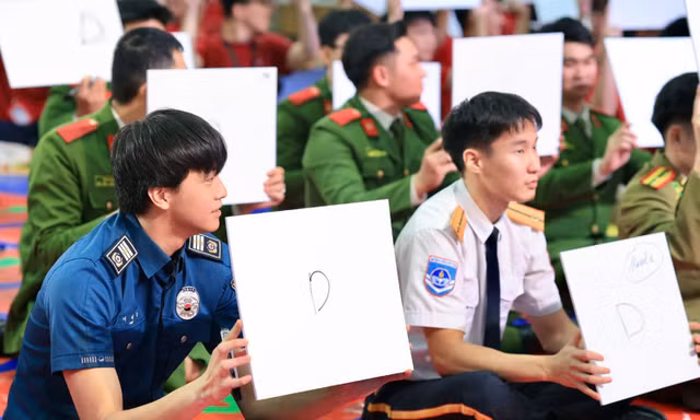 150 sinh viên Việt và quốc tế so tài ‘Rung chuông trí tuệ số’