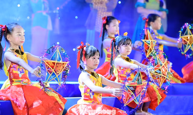 Thiếu nhi Thủ đô vui hội trăng rằm