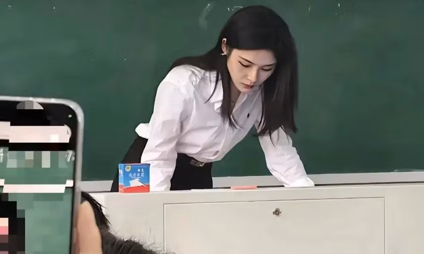 Cô giáo nổi tiếng trên mạng và sự 'thụ động viral' 