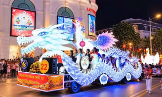 Tận thấy quy trình làm mô hình long, phụng khổng lồ diễu hành Trung thu ở Tuyên Quang