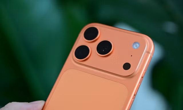 Vì sao iPhone rơi từ độ cao 1.100 m vẫn nguyên vẹn trong khi rơi từ túi quần lại bị vỡ?