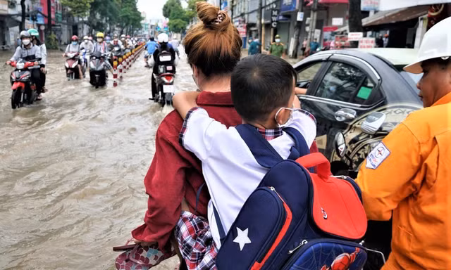 Sở GD&ĐT Hải Phòng yêu cầu các trường tự quyết việc cho học sinh nghỉ do bão Matmo