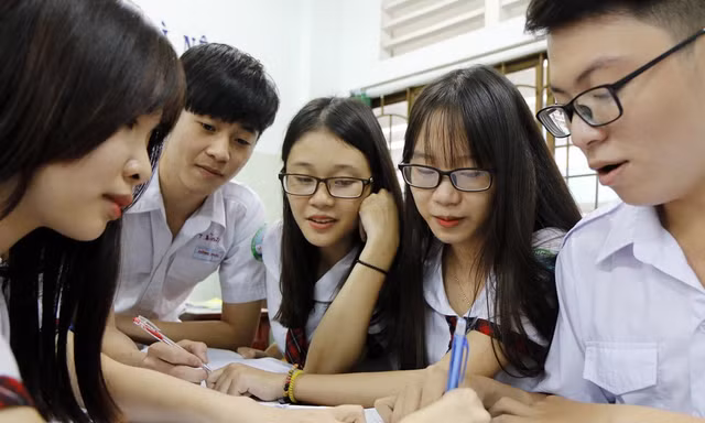 Bộ GD&ĐT dự kiến thi lớp 10 chỉ còn 2 môn, phụ huynh và học sinh phản ứng ra sao?