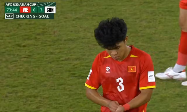 Vì sao Lý Đức nhận thẻ đỏ ở trận bán kết U23 Việt Nam vs U23 Trung Quốc?