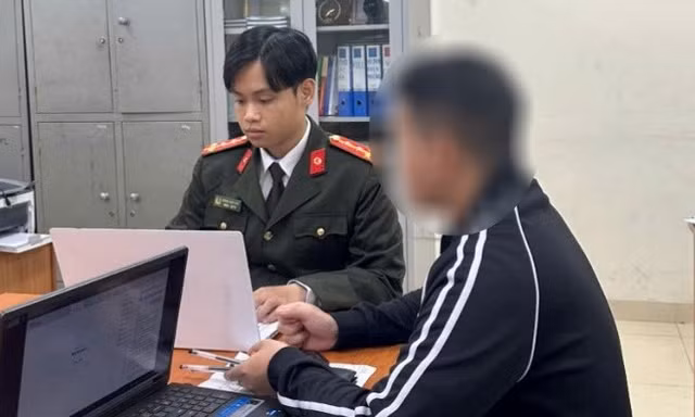 Anh C làm việc với cơ quan Công an.