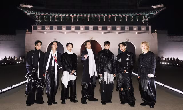 Concert của BTS tại Gwanghwamun: Một giờ đồng hồ "rực lửa", RM nói lắp vì hồi hộp