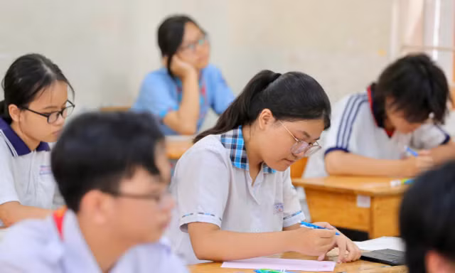 Học sinh Hà Nội tra cứu điểm thi lớp 10 ở đâu? Những mốc thời gian cần lưu ý