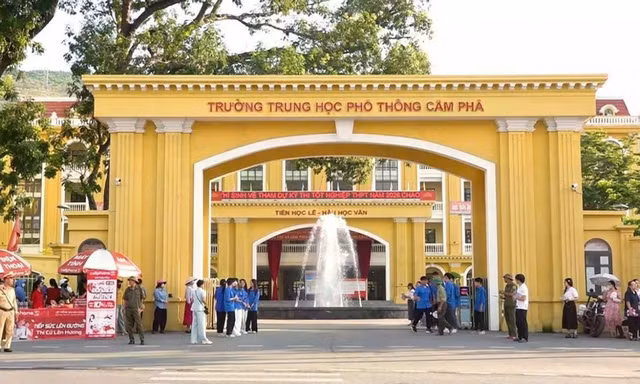 Toàn cảnh vụ giám thị hỗ trợ thí sinh trong kỳ thi tốt nghiệp THPT 2026 ở Quảng Ninh