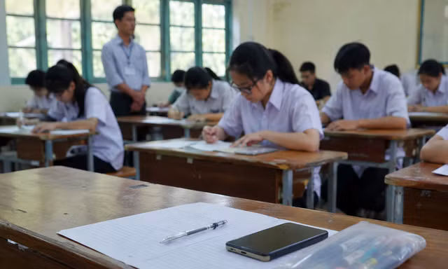 Khánh Hòa: Xác minh phản ánh thí sinh mang tài liệu vào phòng thi mà không bị xử lý