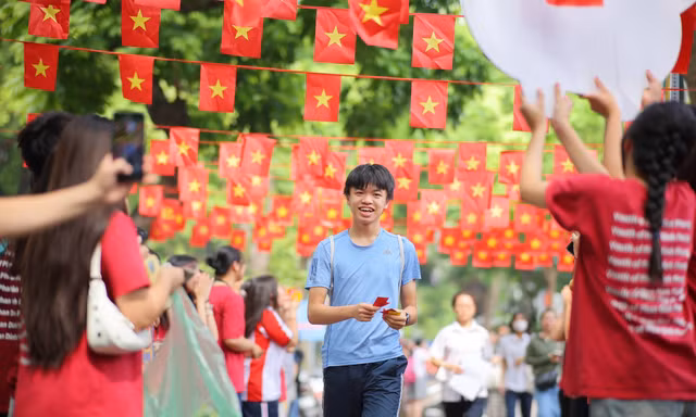 Kỳ thi vào lớp 10 tại Hà Nội: Thầy cô dặn teen điều gì để tránh mất điểm đáng tiếc?
