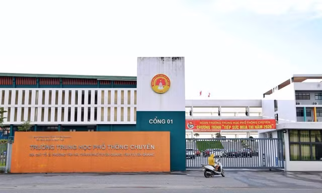 Vụ điểm Toán bất thường ở Tuyên Quang: Rút toàn bộ bài thi điểm 10 để kiểm tra