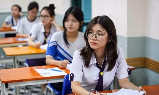 Phổ điểm thi tốt nghiệp theo khối xét tuyển ĐH: Khối C00 "lao dốc", khối B00 bứt phá
