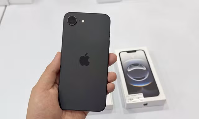 Apple bắt đầu bán iPhone 16e tân trang, có gì khác mà giá lại rẻ hơn hẳn?