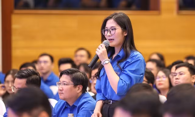 Thủ tướng đối thoại với thanh niên: Người trẻ cần gì để không bị bỏ lại ở thời đại AI?