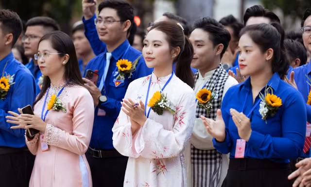 Phương Mỹ Chi nhận danh hiệu Thanh niên tiên tiến TP.HCM làm theo lời Bác năm 2026