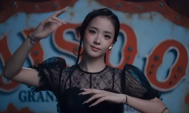 Jisoo tung MV "CLICK" tuyệt đối điện ảnh, giai điệu bắt tai sắp thành xu hướng